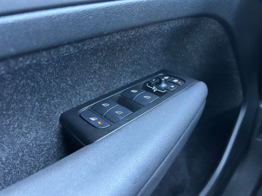 Volvo  XC40 Recharge P8 AWD R-Design | Panoramadak | Trekhaak | Harman/Kardon | Leder | ActivLease financial lease