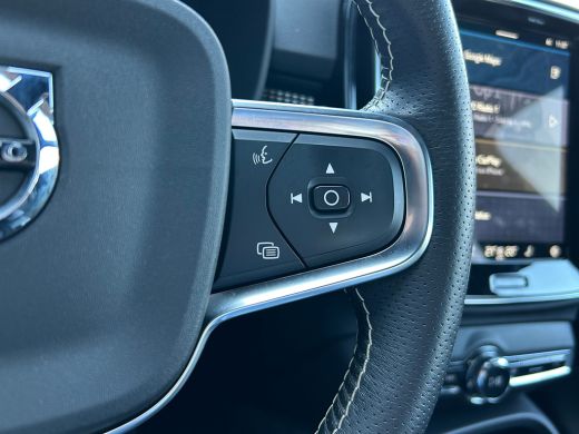 Volvo  XC40 Recharge P8 AWD R-Design | Panoramadak | Trekhaak | Harman/Kardon | Leder | ActivLease financial lease