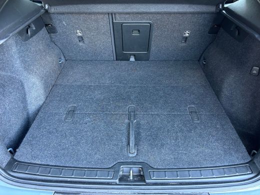 Volvo  XC40 Recharge P8 AWD R-Design | Panoramadak | Trekhaak | Harman/Kardon | Leder | ActivLease financial lease