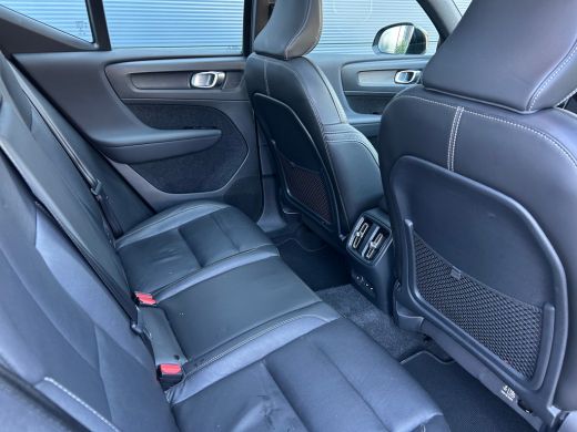 Volvo  XC40 Recharge P8 AWD R-Design | Panoramadak | Trekhaak | Harman/Kardon | Leder | ActivLease financial lease