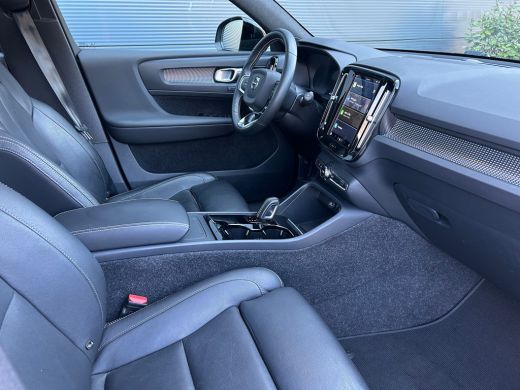 Volvo  XC40 Recharge P8 AWD R-Design | Panoramadak | Trekhaak | Harman/Kardon | Leder | ActivLease financial lease