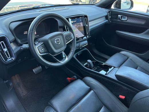 Volvo  XC40 Recharge P8 AWD R-Design | Panoramadak | Trekhaak | Harman/Kardon | Leder | ActivLease financial lease