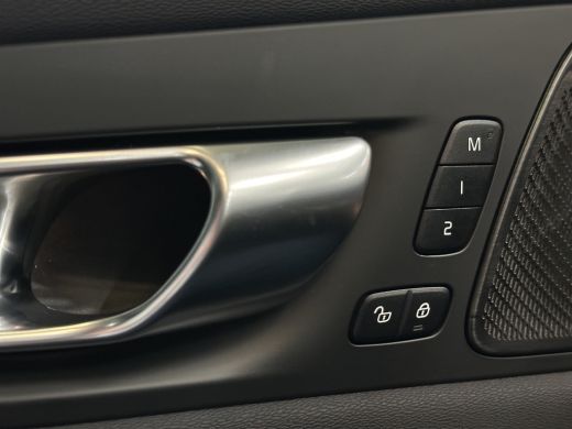 Volvo  XC60 2.0 T8 Plug-in hybrid AWD Ultra Dark | Trekhaak | Massage/ventilatie | 360 Cam | Pano | Harman/Ka... ActivLease financial lease