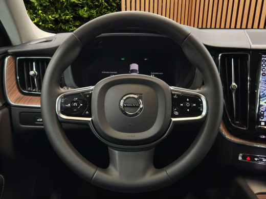 Volvo  XC60 2.0 T8 Plug-in hybrid AWD Ultra Dark | Trekhaak | Massage/ventilatie | 360 Cam | Pano | Harman/Ka... ActivLease financial lease