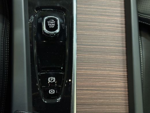 Volvo  XC60 2.0 T8 Plug-in hybrid AWD Ultra Dark | Trekhaak | Massage/ventilatie | 360 Cam | Pano | Harman/Ka... ActivLease financial lease