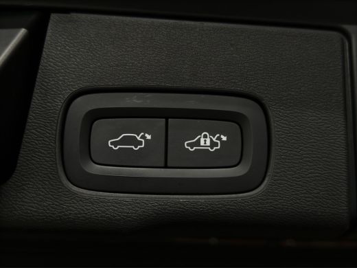 Volvo  XC60 2.0 T8 Plug-in hybrid AWD Ultra Dark | Trekhaak | Massage/ventilatie | 360 Cam | Pano | Harman/Ka... ActivLease financial lease