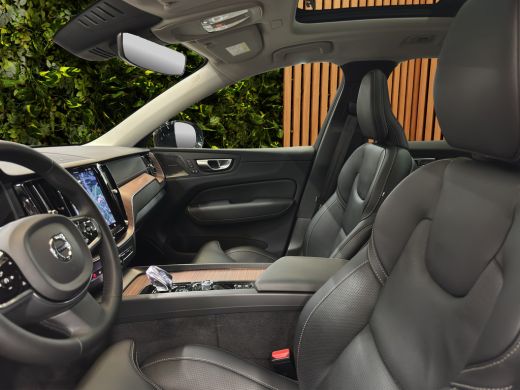 Volvo  XC60 2.0 T8 Plug-in hybrid AWD Ultra Dark | Trekhaak | Massage/ventilatie | 360 Cam | Pano | Harman/Ka... ActivLease financial lease