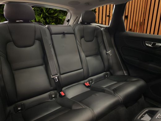 Volvo  XC60 2.0 T8 Plug-in hybrid AWD Ultra Dark | Trekhaak | Massage/ventilatie | 360 Cam | Pano | Harman/Ka... ActivLease financial lease