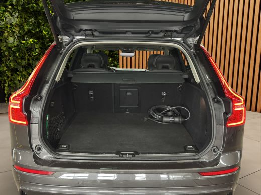 Volvo  XC60 2.0 T8 Plug-in hybrid AWD Ultra Dark | Trekhaak | Massage/ventilatie | 360 Cam | Pano | Harman/Ka... ActivLease financial lease