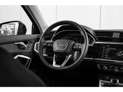 Audi Q3 35 TFSI Advanced edition 150 PK | Achteruitrijcamera | Carplay | Comfortsleutel | Dynam. Knipperl... ActivLease financial lease