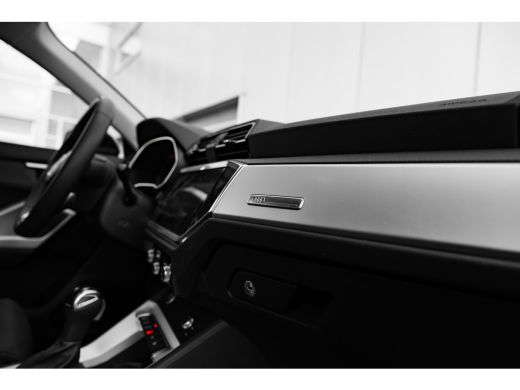 Audi Q3 35 TFSI Advanced edition 150 PK | Achteruitrijcamera | Carplay | Comfortsleutel | Dynam. Knipperl... ActivLease financial lease