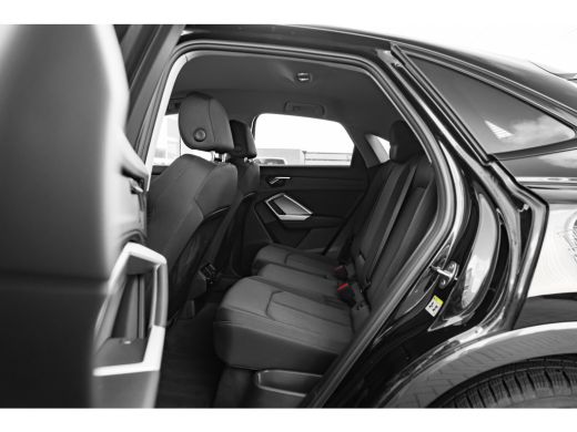 Audi Q3 35 TFSI Advanced edition 150 PK | Achteruitrijcamera | Carplay | Comfortsleutel | Dynam. Knipperl... ActivLease financial lease