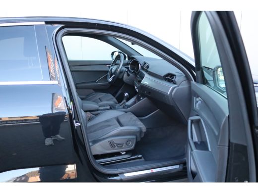 Audi Q3 45 TFSI e PHEV Automaat S-Line/Navigatie/Elektr.-trekhaak/Stoelverwarming/19-Inch/Keyfree ActivLease financial lease