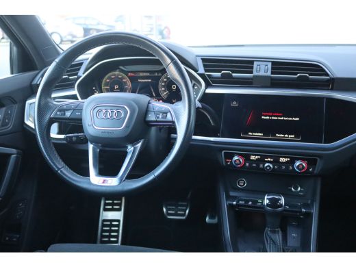 Audi Q3 45 TFSI e PHEV Automaat S-Line/Navigatie/Elektr.-trekhaak/Stoelverwarming/19-Inch/Keyfree ActivLease financial lease