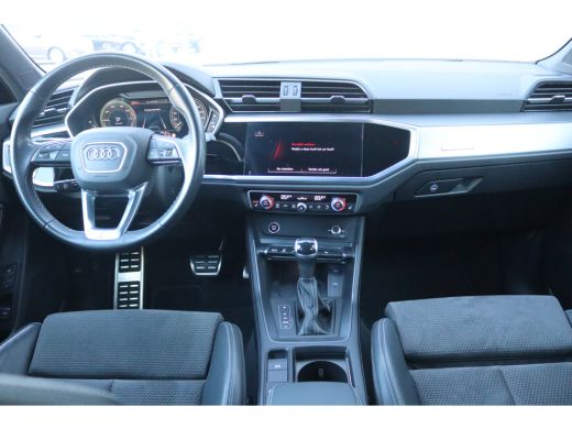 Audi Q3 45 TFSI e PHEV Automaat S-Line/Navigatie/Elektr.-trekhaak/Stoelverwarming/19-Inch/Keyfree ActivLease financial lease