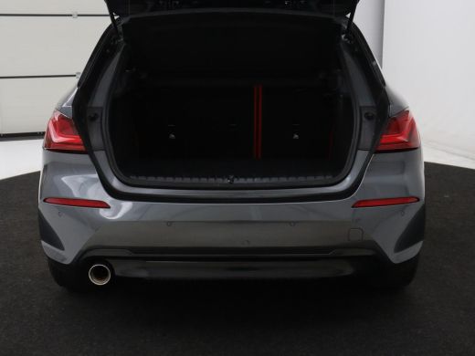 BMW 1 Serie 118i High Executive | Sport Line | Panoramadak | Leder | Stoelverwarming | Keyless | Live Cockpit... ActivLease financial lease