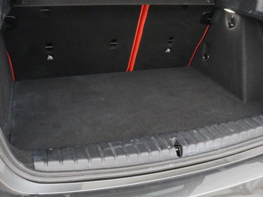 BMW 1 Serie 118i High Executive | Sport Line | Panoramadak | Leder | Stoelverwarming | Keyless | Live Cockpit... ActivLease financial lease