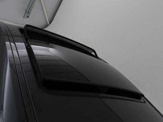 BMW 1 Serie 118i High Executive | Sport Line | Panoramadak | Leder | Stoelverwarming | Keyless | Live Cockpit... ActivLease financial lease