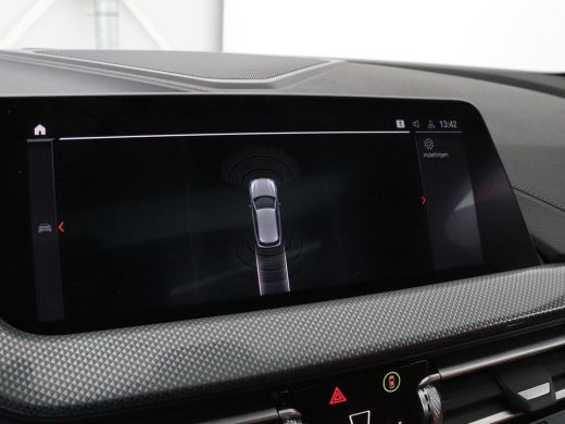 BMW 1 Serie 118i High Executive | Sport Line | Panoramadak | Leder | Stoelverwarming | Keyless | Live Cockpit... ActivLease financial lease