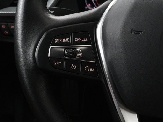 BMW 1 Serie 118i High Executive | Sport Line | Panoramadak | Leder | Stoelverwarming | Keyless | Live Cockpit... ActivLease financial lease