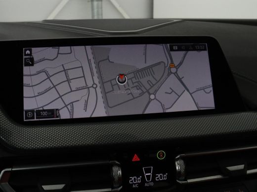 BMW 1 Serie 118i High Executive | Sport Line | Panoramadak | Leder | Stoelverwarming | Keyless | Live Cockpit... ActivLease financial lease