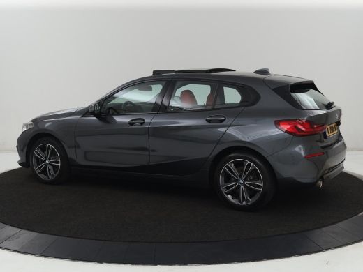 BMW 1 Serie 118i High Executive | Sport Line | Panoramadak | Leder | Stoelverwarming | Keyless | Live Cockpit... ActivLease financial lease