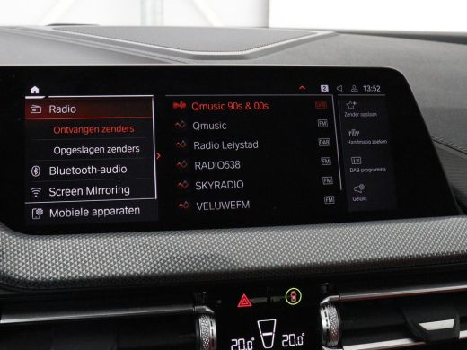 BMW 1 Serie 118i High Executive | Sport Line | Panoramadak | Leder | Stoelverwarming | Keyless | Live Cockpit... ActivLease financial lease