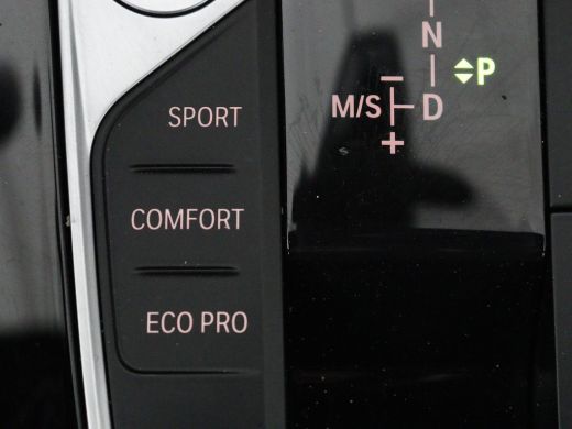 BMW 1 Serie 118i High Executive | Sport Line | Panoramadak | Leder | Stoelverwarming | Keyless | Live Cockpit... ActivLease financial lease