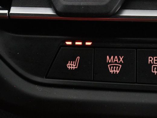 BMW 1 Serie 118i High Executive | Sport Line | Panoramadak | Leder | Stoelverwarming | Keyless | Live Cockpit... ActivLease financial lease