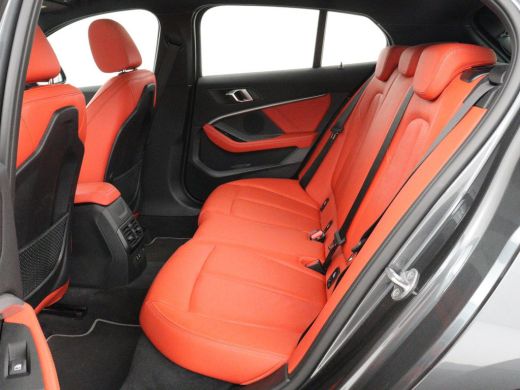 BMW 1 Serie 118i High Executive | Sport Line | Panoramadak | Leder | Stoelverwarming | Keyless | Live Cockpit... ActivLease financial lease