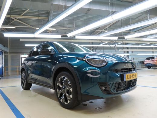 Fiat 600e La Prima 54 kWh | Massage | Vol-Leder | Adaptive Cruise | Elektr. Achterklep | Stoelverwarming | ... ActivLease financial lease