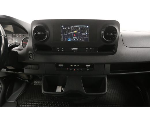 Mercedes-Benz Sprinter 214 CDI L2H2 | Aut. | Airco | Adap. Cruise | Camera | 3 Zits | Carplay | Trekhaak ActivLease financial lease