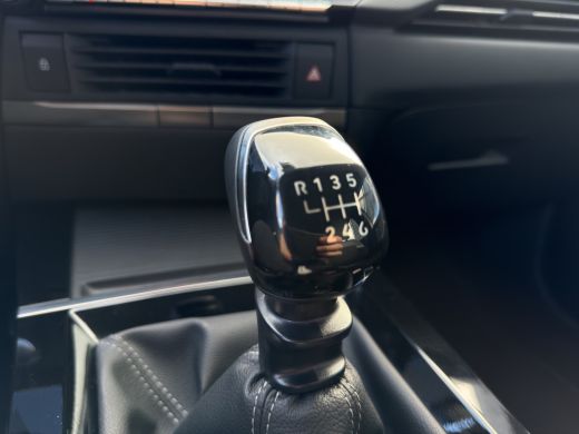 Opel Astra 1.2 Level 2 Full LED | Parkeersensoren | Full map navigatie | Climate control | ActivLease financial lease