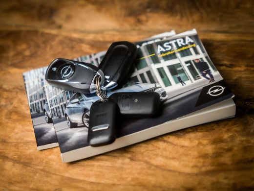 Opel Astra Sports Tourer 1.2 Elegance Sport (APPLE CARPLAY, GROOT NAVI, MATRIX LED KOPLAMPEN, KEYLESS, CAMER... ActivLease financial lease