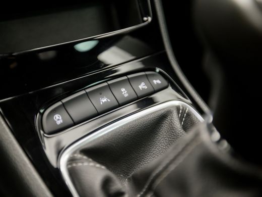 Opel Astra Sports Tourer 1.2 Elegance Sport (APPLE CARPLAY, GROOT NAVI, MATRIX LED KOPLAMPEN, KEYLESS, CAMER... ActivLease financial lease