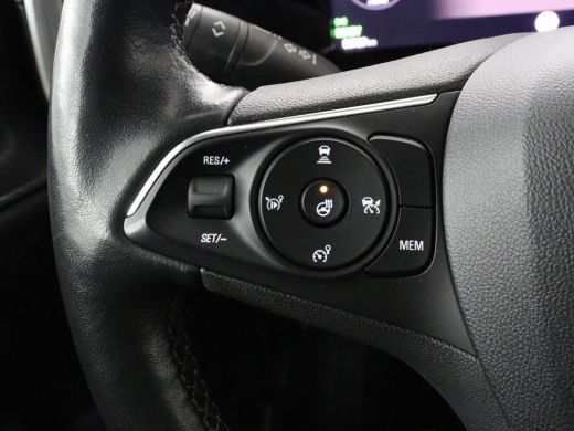 Opel Mokka-e Ultimate 50 kWh | SOH 90% | 3 Fase | Stoelverwarming | Leder/Alcantara | Warmtepomp | Adaptive cr... ActivLease financial lease