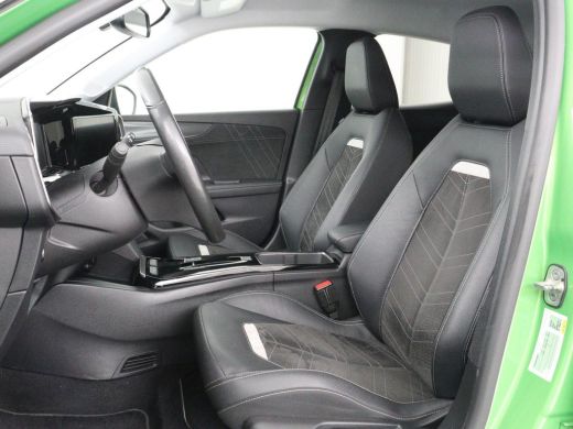Opel Mokka-e Ultimate 50 kWh | SOH 90% | 3 Fase | Stoelverwarming | Leder/Alcantara | Warmtepomp | Adaptive cr... ActivLease financial lease