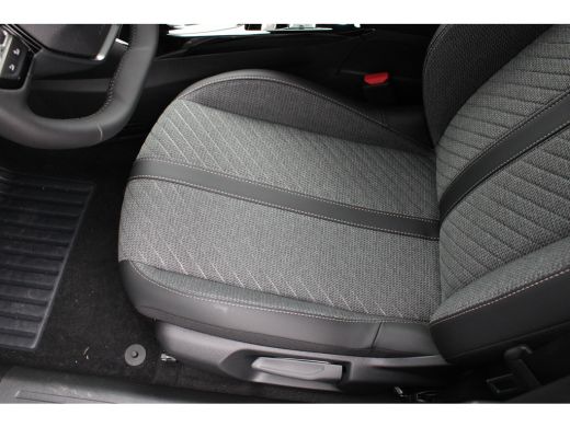 Peugeot 2008 Allure 1.2 Hybrid 145 e-DSC6 Automaat | Navigatie | Camera | Adaptieve Cruise control | ActivLease financial lease