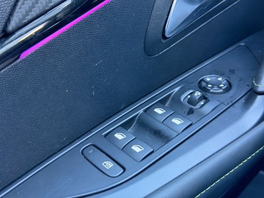 Peugeot 208 1.2 Hybrid 145 e-DCS6 GT Camera voor + Achter | Full LED | Full map navigatie | Keyless | Parkeer... ActivLease financial lease