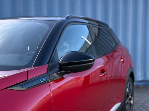 Peugeot e-2008 EV GT Pack 50 kWh Alcantara bekleding | Adeptieve cruise control | Led verlichting interieur | St... ActivLease financial lease