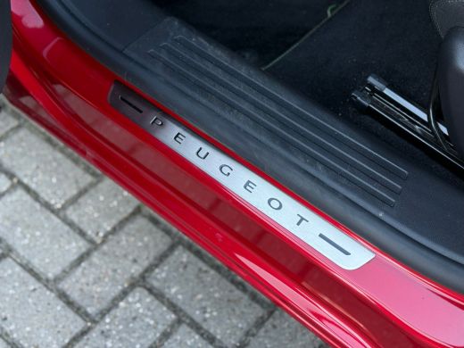 Peugeot e-2008 EV GT Pack 50 kWh Alcantara bekleding | Adeptieve cruise control | Led verlichting interieur | St... ActivLease financial lease