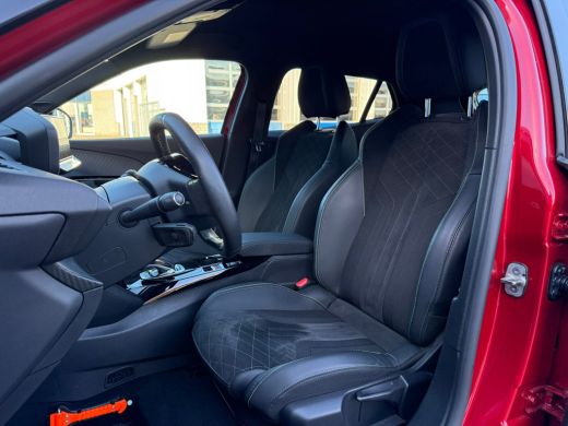 Peugeot e-2008 EV GT Pack 50 kWh Alcantara bekleding | Adeptieve cruise control | Led verlichting interieur | St... ActivLease financial lease