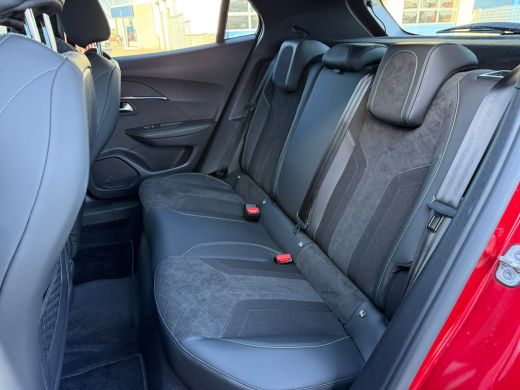 Peugeot e-2008 EV GT Pack 50 kWh Alcantara bekleding | Adeptieve cruise control | Led verlichting interieur | St... ActivLease financial lease