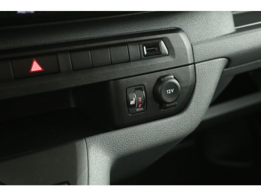 Peugeot Expert 2.0 BlueHDI 180PK L3H1 | Aut. | Airco | Cruise | Camera | Carplay | HuD | 3 Zits | Trekhaak ActivLease financial lease