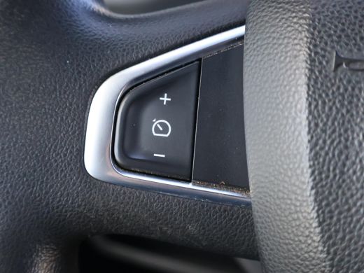 Renault Master T35 2.3 dCi 150 PK AUTOMAAT L2H2 + CARPLAY | CAMERA | 2500 KG TREKHAAK | CRUISE | NAVIGATIE ActivLease financial lease