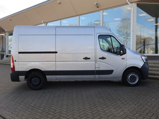 Renault Master T35 2.3 dCi 150 PK AUTOMAAT L2H2 + CARPLAY | CAMERA | 2500 KG TREKHAAK | CRUISE | NAVIGATIE ActivLease financial lease