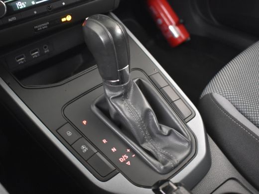 Seat Arona 1.0 TSI Xcellence | Navigatie | Airco automatisch | Apple carplay Android auto | DAB | 16"LMV ActivLease financial lease