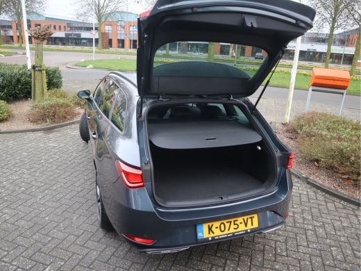Seat Leon Sportstourer 1.4 TSI eHybrid PHEV FR Navi / Carplay / Climate / Btw Auto ActivLease financial lease