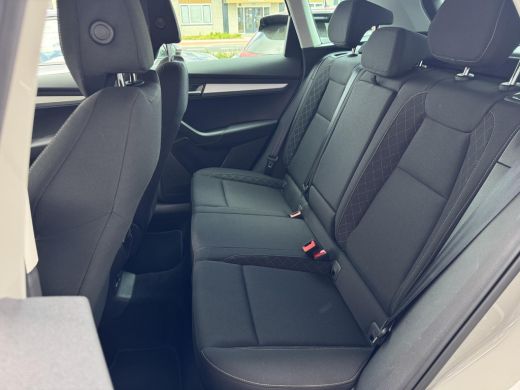 Skoda Karoq 1.5 TSI ACT Business Edition NL-AUTO | NAVI | 150 PK ActivLease financial lease