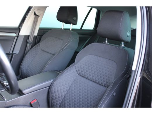 Skoda Superb Combi 1.4 TSI iV Business Edition | Uitklapbare trekhaak | Camera | Cruise controle adaptief | St... ActivLease financial lease